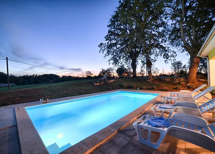 Cozy Villa Paradiso With Pool Immersed In The Greenery