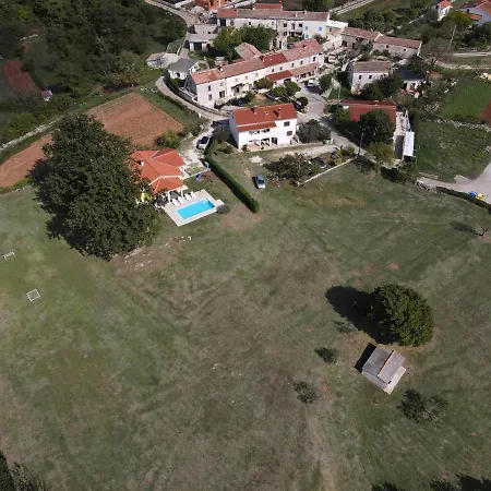 Cozy Paradiso With Pool Immersed In The Greenery * Marčana