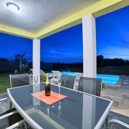 Cozy Villa Paradiso With Pool Immersed In The Greenery Marcana