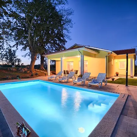 Villa Cozy Villa Paradiso With Pool Immersed In The Greenery