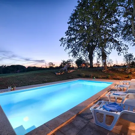 Cozy Villa Paradiso With Pool Immersed In The Greenery