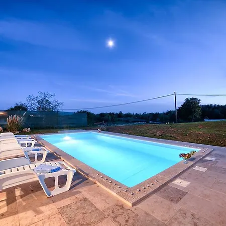 Villa Cozy Villa Paradiso With Pool Immersed In The Greenery