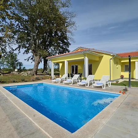 Cozy Villa Paradiso With Pool Immersed In The Greenery Villa