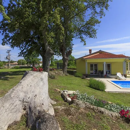 Cozy Villa Paradiso With Pool Immersed In The Greenery *